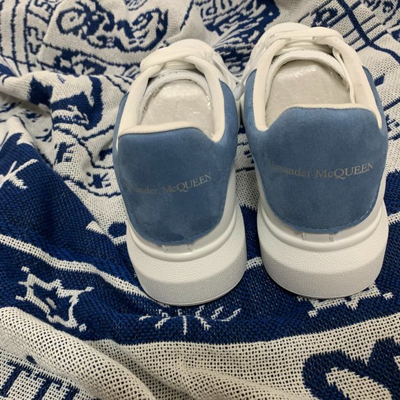 🔥oMcQueen classic sports casual women's blue velvet tail small white shoes🔥 - Picture 2 of 5